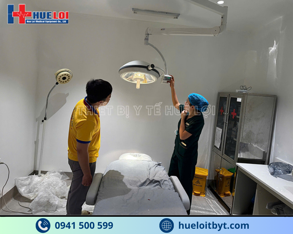 đèn mổ Halogen treo trần