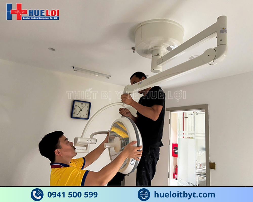 Huê Lợi lắp đặt đèn mổ treo trần cho phòng khám
