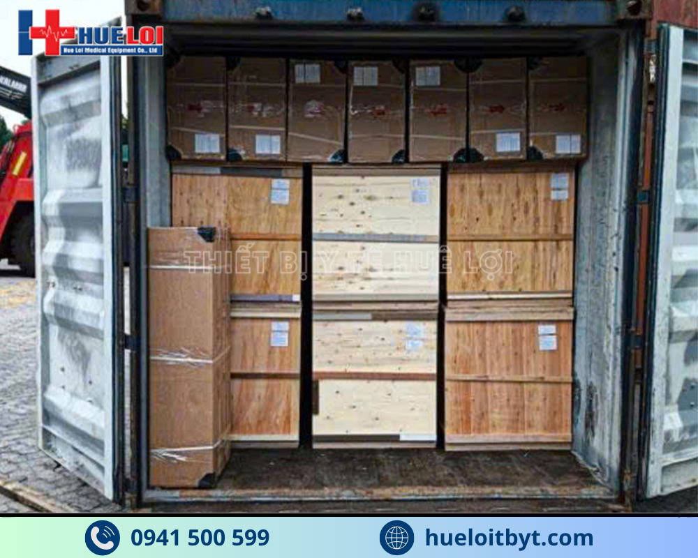 Huê Lợi nhập khẩu đèn mổ số lượng lớn