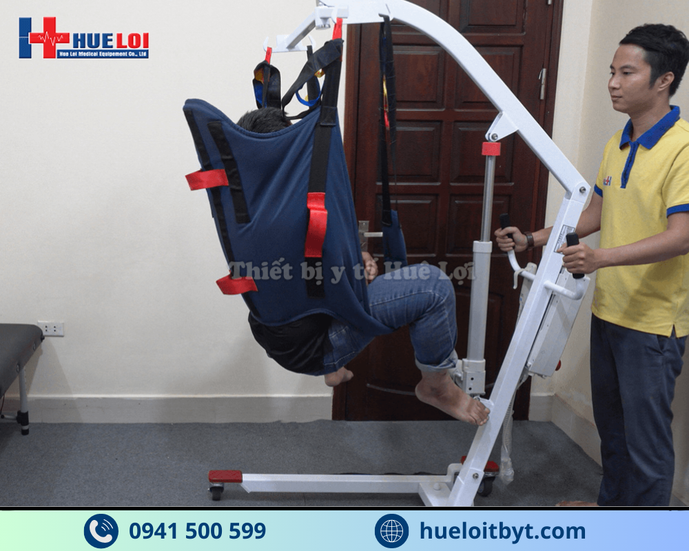 XE CẨU NÂNG HẠ VÀ DI CHUYỂN BỆNH NHÂN BẰNG ĐIỆN