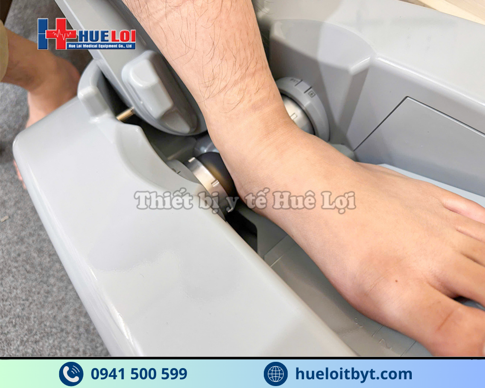 vị trí đặt chân của máy đo loãng xương osteokj3000